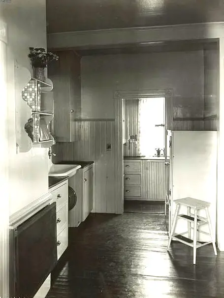 1920s kitchen