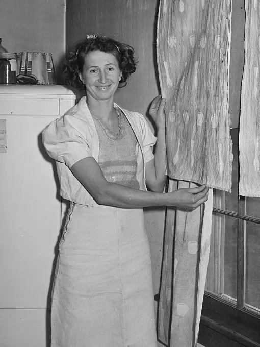 1930s woman wearing flour sack dress