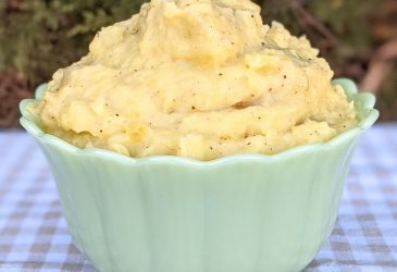 instant pot mashed potatoes in green bowl